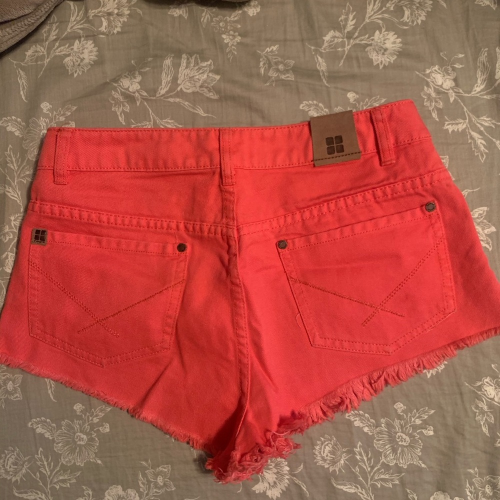 Insight shorts - Picture 3 of 3